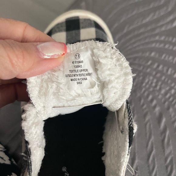 Tommy Bahamas tennis shoes used couple of times in good Condition - Picture 4 of 4